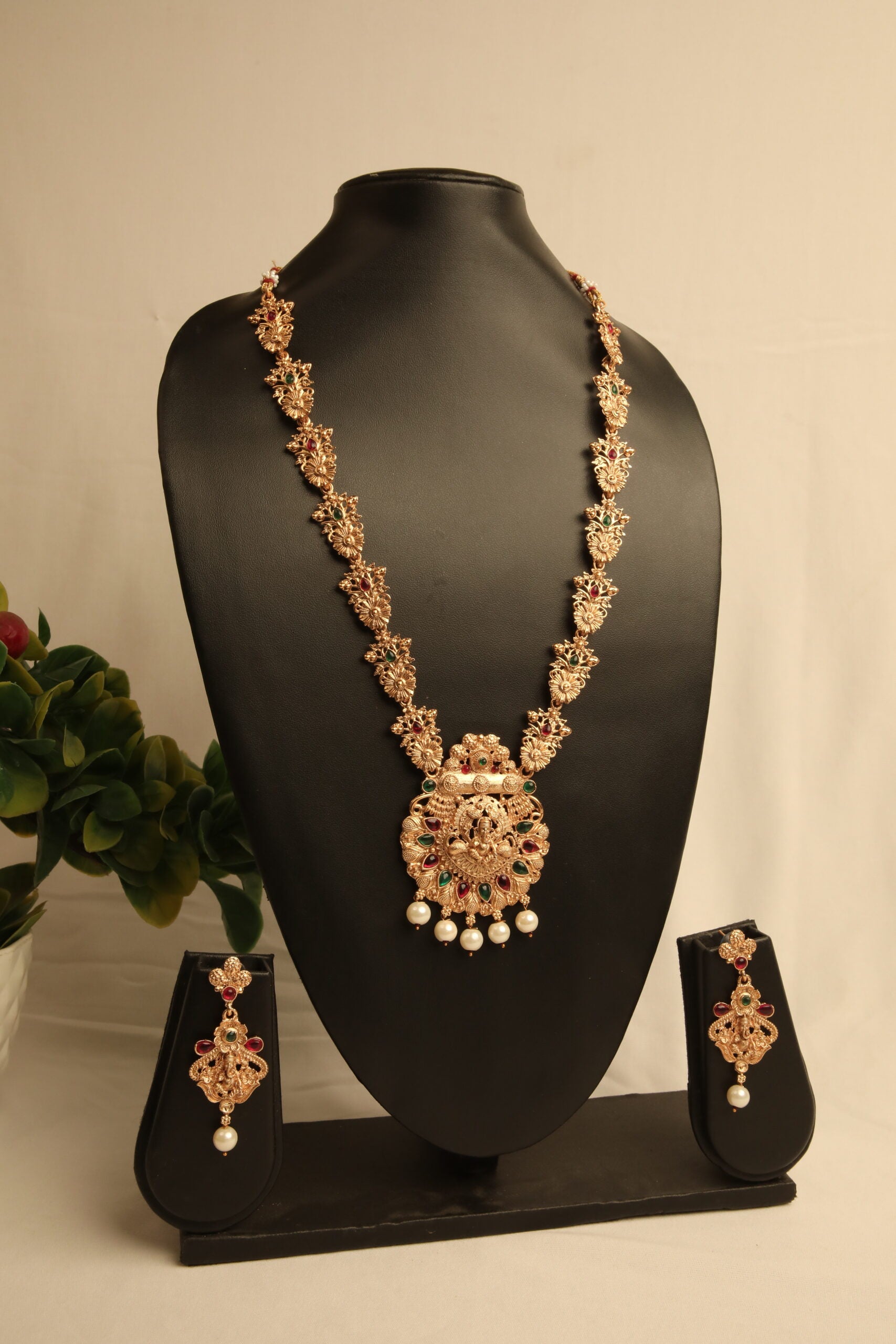 Divine Ganesha Temple Treasures Necklace Set