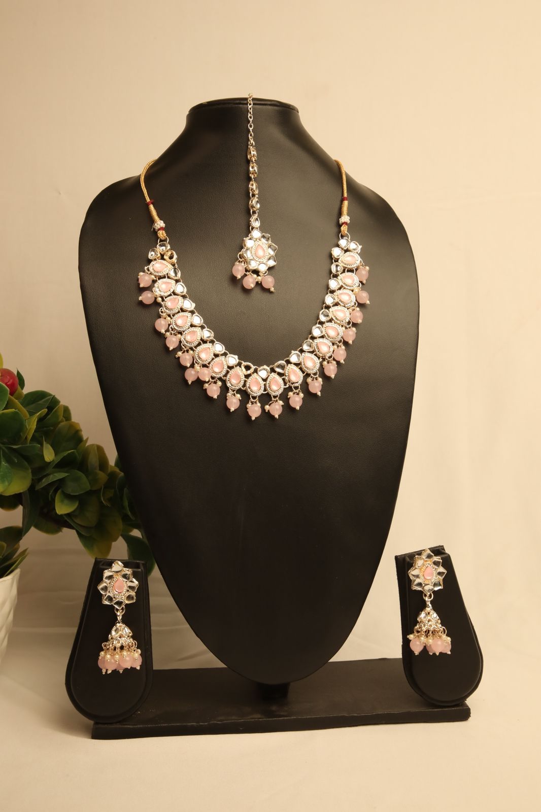 Beige Blossom Necklace set