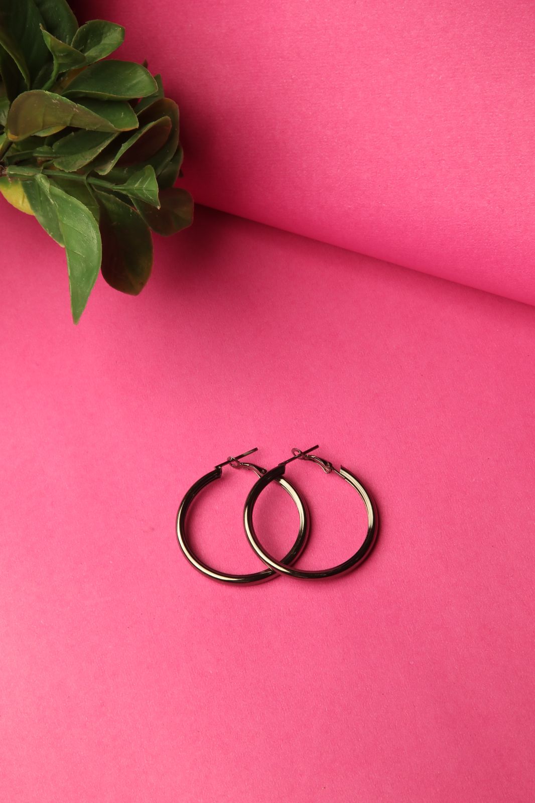 Black circleular Earrings