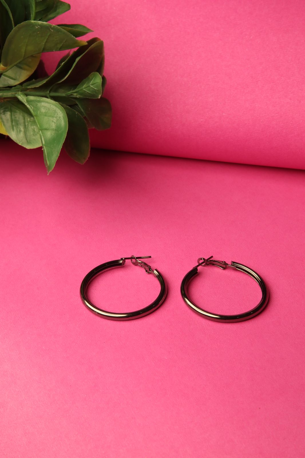 Black circleular Earrings