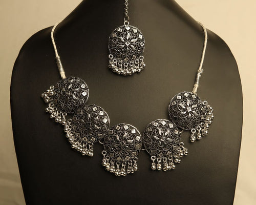 Silver Oxidies Round Necklace Set