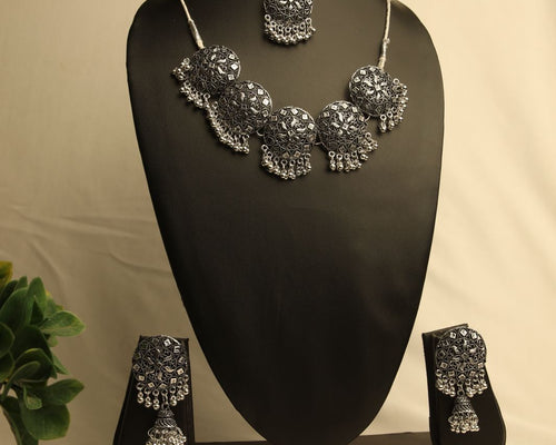 Silver Oxidies Round Necklace Set