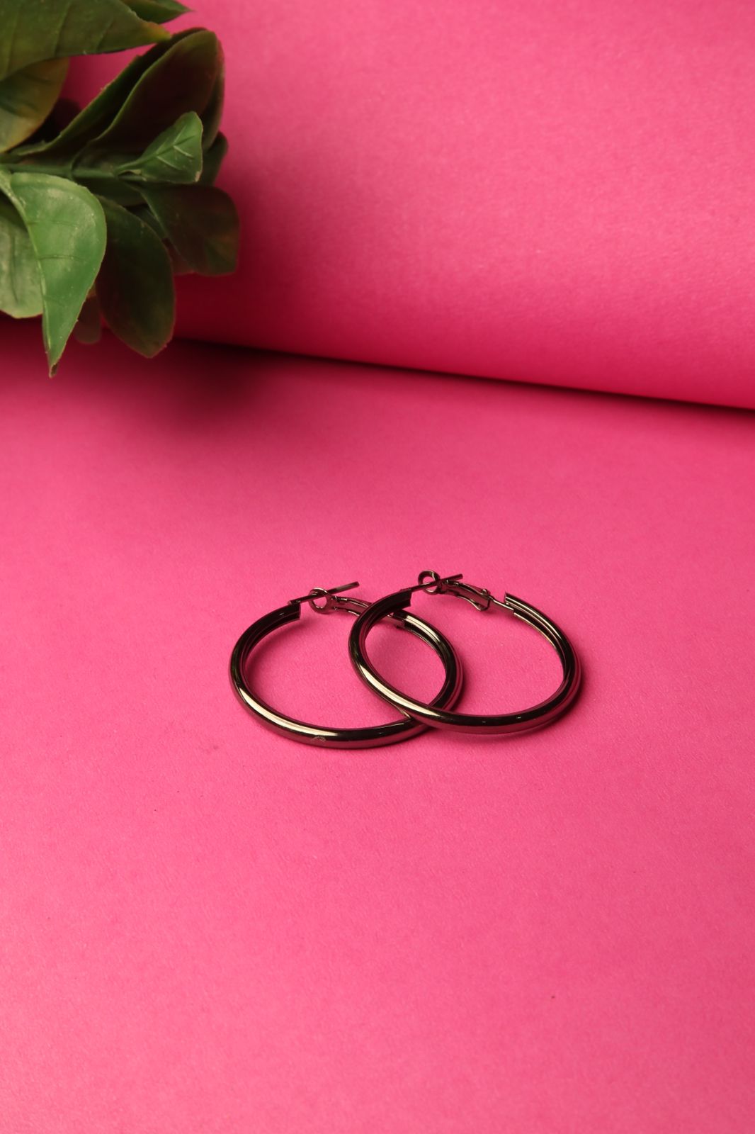 Black circleular Earrings