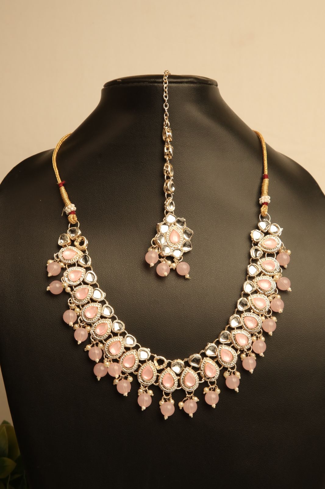 Beige Blossom Necklace set